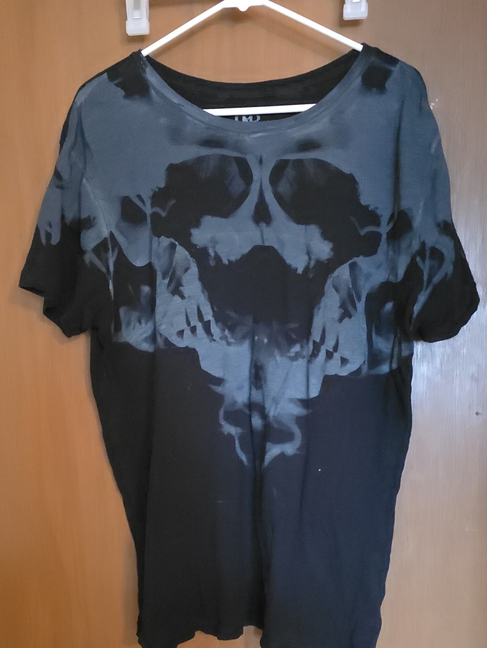Rock & Republic Black and Gray Skull Graphic Tee